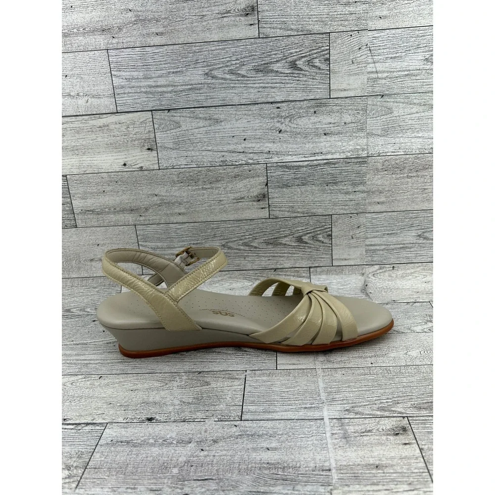 SAS Tripad Comfort Womens 7.5 M Cream‎ Patent Leather Wedge Sandals Made in USA